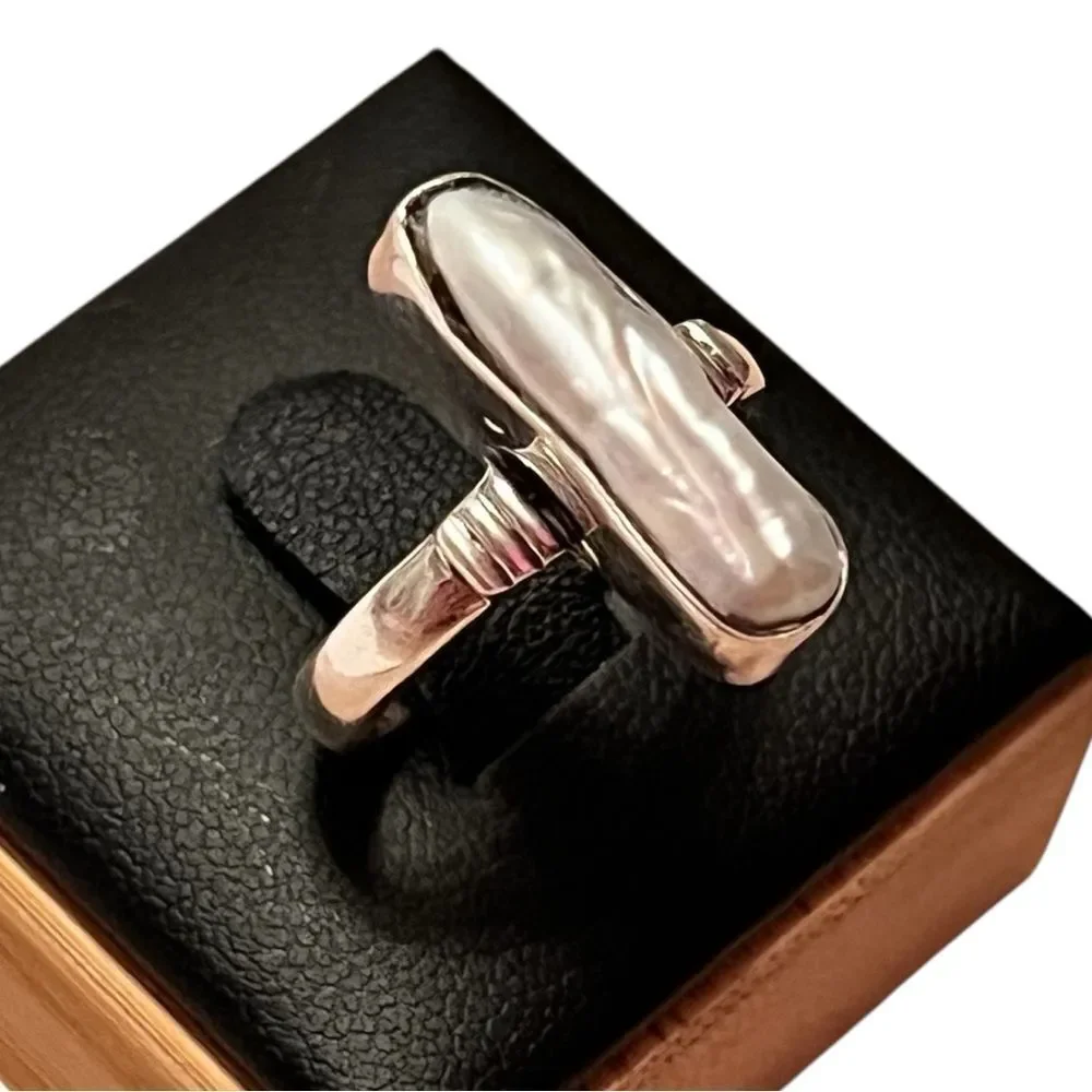 Sterling Silver Oval Shaped Genuine Freshwater Pearl Ring Size 7